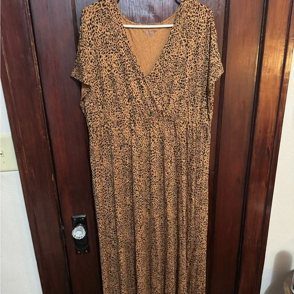 Amazon Essentials Women's Waisted Maxi Dress (Available in Plus Size)